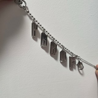 Llavero colgante BTS plata letras PROOF