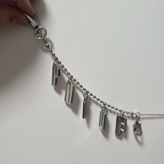 Llavero colgante BTS plata letras PROOF