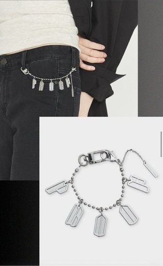 Llavero colgante BTS plata letras PROOF