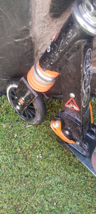 Patinete infantil negro y naranja Oxelo