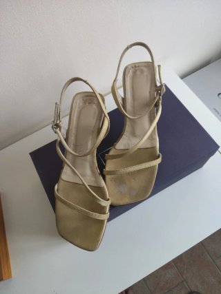 Zapatos de tacón Miriam dorados