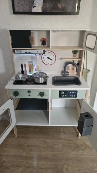 Cocinita de juguete con accesorios