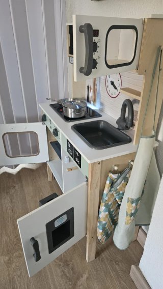Cocinita de juguete con accesorios