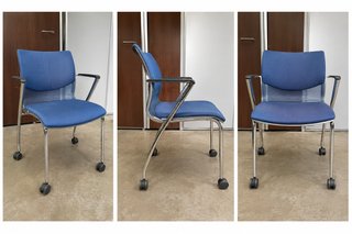 Silla de oficina con ruedas azul y plateada