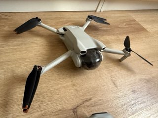 Dji Mini 3 Drone con mando y accesorios
