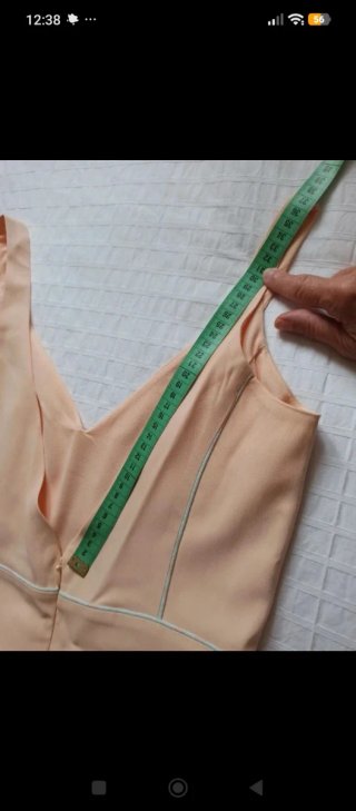 Vestido de cóctel rosa maquillaje