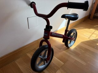 Bicicleta de equilibrio Chicco Roja
