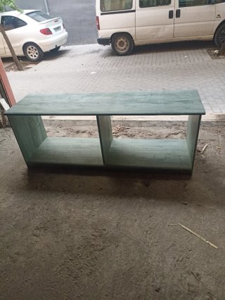 Mueble de madera verde