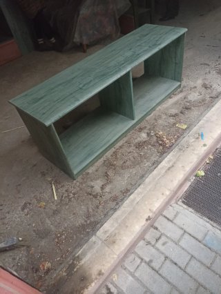 Mueble de madera verde