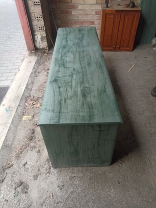 Mueble de madera verde
