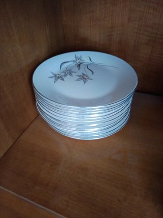 Vajilla antigua de porcelana