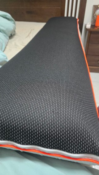 Almohada viscoelástica grafeno naranja y blanco
