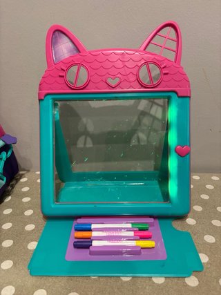 Pizarra Casa de Muñecas Gabi. Gabby’s Dollhouse