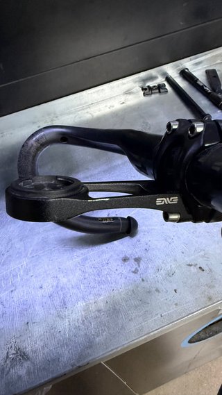 Cockpit Enve 44cm / 120mm c/ Suporte GPS Wahoo