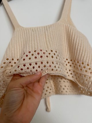 Top de ganchillo beige con cordones