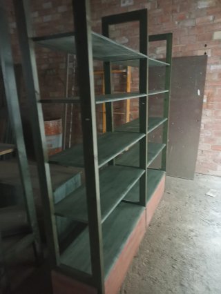 Estantería Metálica y Madera