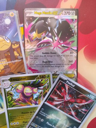Lote cartas Pokémon: 2 Holo, 3 Reverse, 10 Normale
