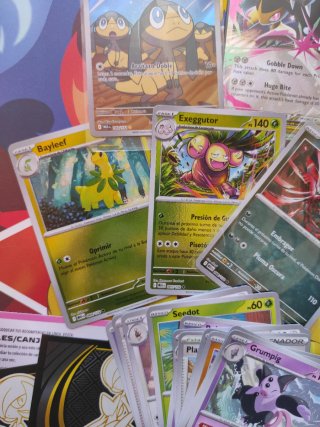 Lote cartas Pokémon: 2 Holo, 3 Reverse, 10 Normale