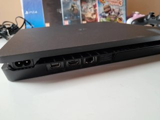 PS4 Negra 1TB + 2 Mandos + 4 Juegos