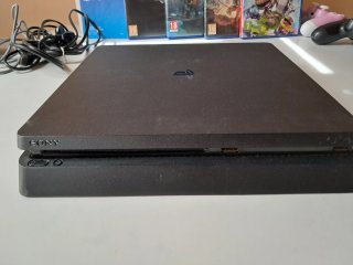 PS4 Negra 1TB + 2 Mandos + 4 Juegos