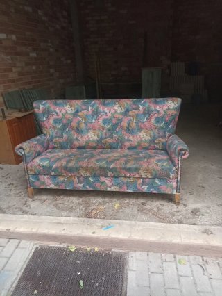 Sofá de tela estampado