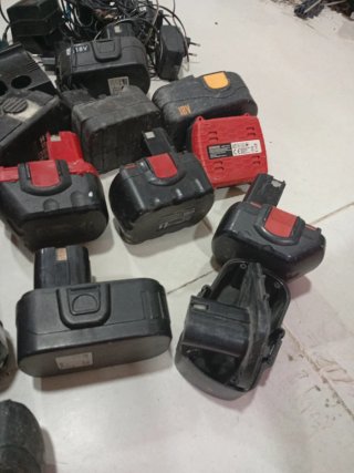 Lote 30 piezas.Cargadores y Baterías Taladro averi