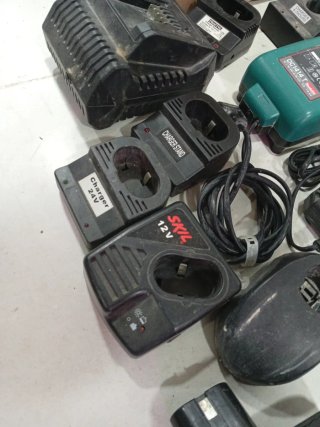 Lote 30 piezas.Cargadores y Baterías Taladro averi