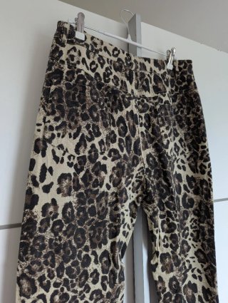 Pantalones vaqueros estampado leopardo