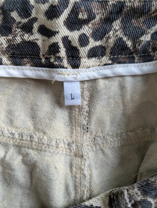 Pantalones vaqueros estampado leopardo
