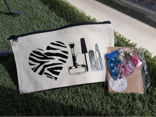 Bolso de tela y neceser con dibujo