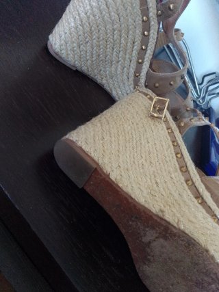 Sandalias Paloma Barceló Beige Tacon Cuña