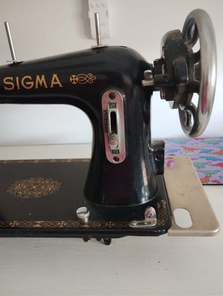 Máquina de coser Sigma antigua