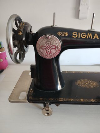 Máquina de coser Sigma antigua