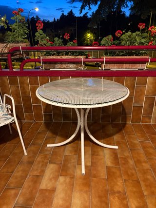 Mesa de jardín o terraza con cristal