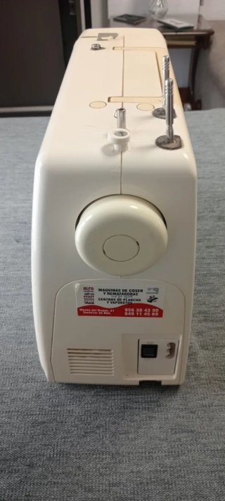 Máquina de coser Alfa