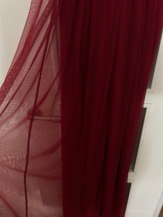 Vestido invitada tul granate, largo 158cm