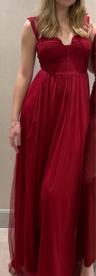 Vestido invitada tul granate, largo 158cm