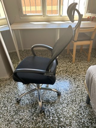 Silla de escritorio ergonómica negra