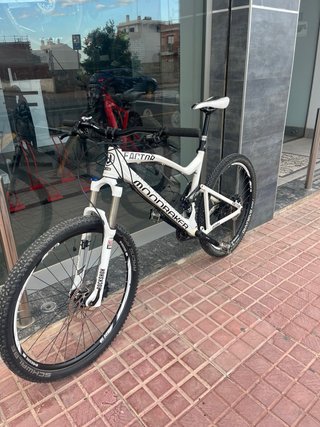 Bicicleta Mondraker Factor Blanca