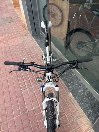 Bicicleta Mondraker Factor Blanca