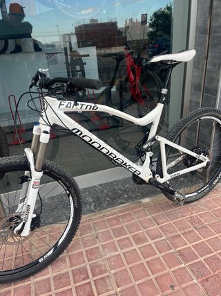 Bicicleta Mondraker Factor Blanca