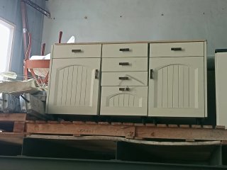 Mueble de baño beige de madera