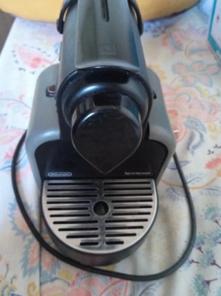 Cafetera Nespresso Delonghi Gris