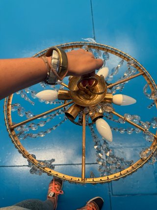 Lámpara de techo de cristal y metal dorado
