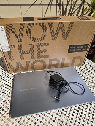 Asus Vivobook Portátil Gris y Negro