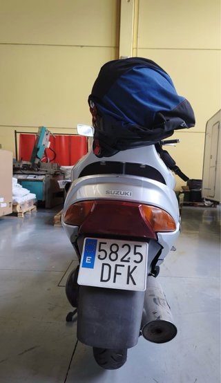 Suzuki Burgman Plata/Negra