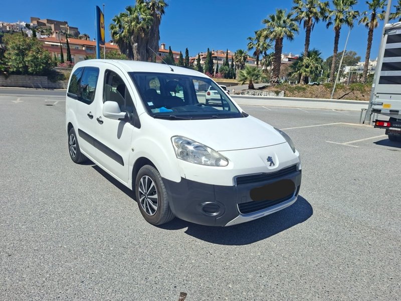 Peugeot Partner 2012 7 plazas - foto 1