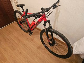 Bicicleta de Montaña Roja NTT