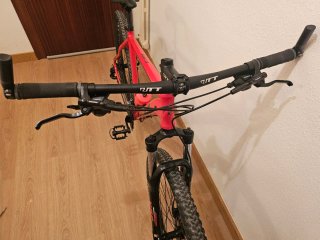 Bicicleta de Montaña Roja NTT