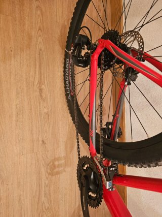 Bicicleta de Montaña Roja NTT
